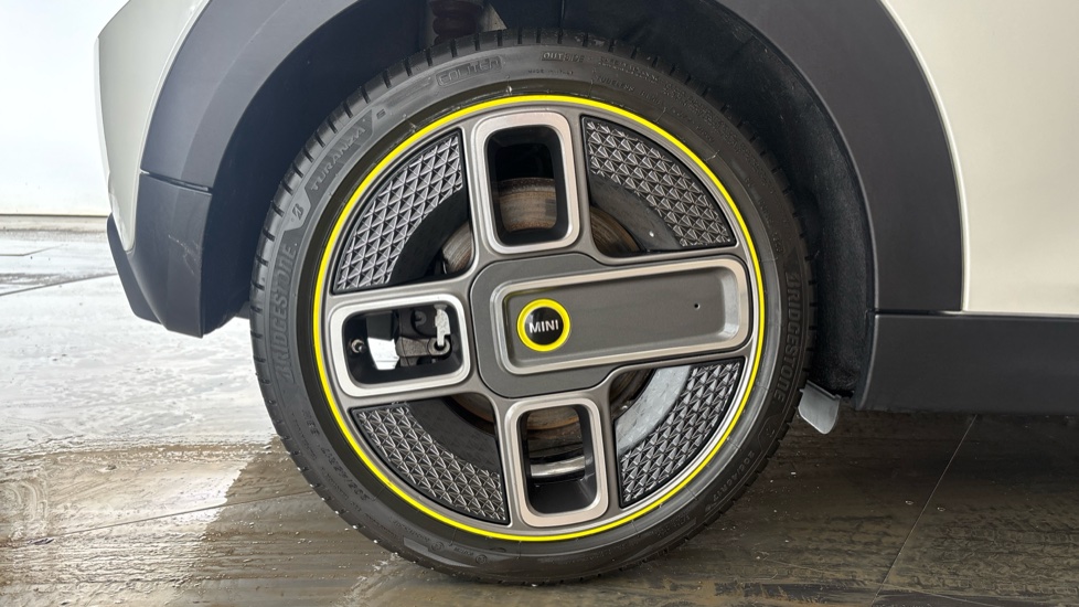 MINI HATCHBACK Image 19