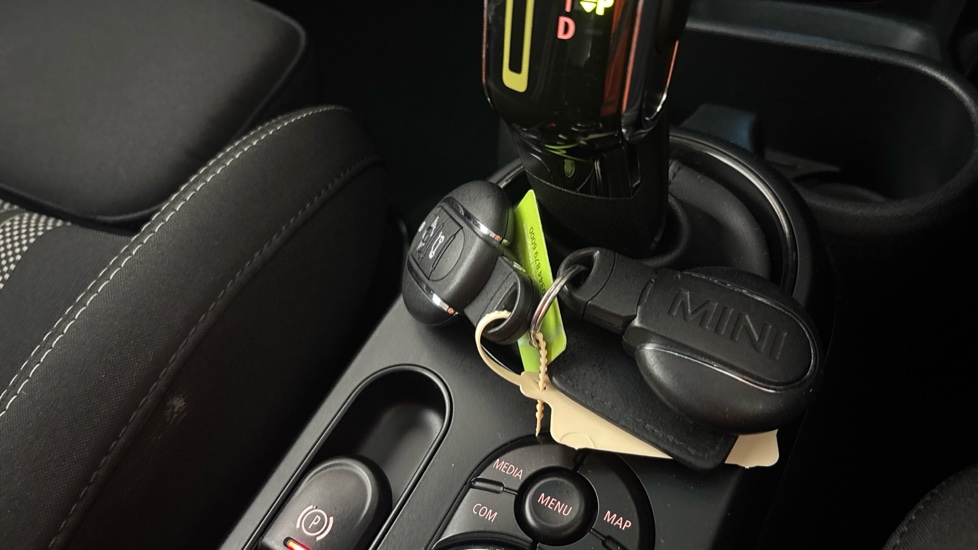 MINI HATCHBACK 2 keys available