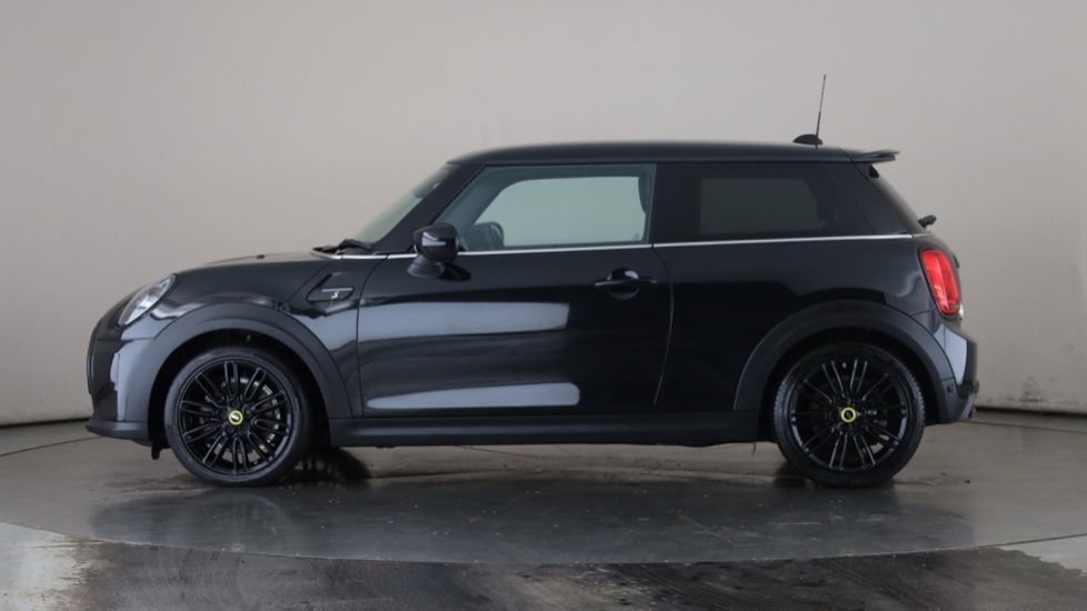 MINI HATCHBACK Image 2