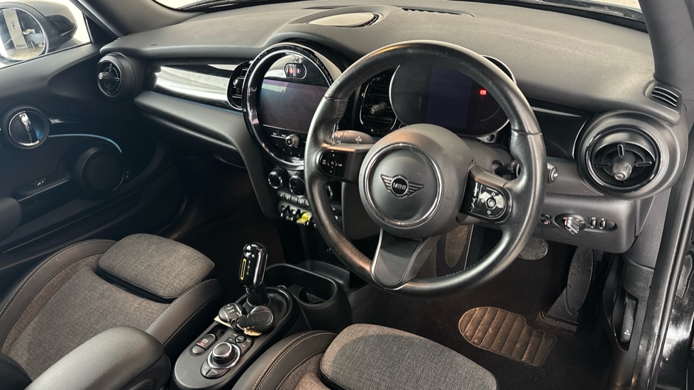 MINI HATCHBACK Image 9