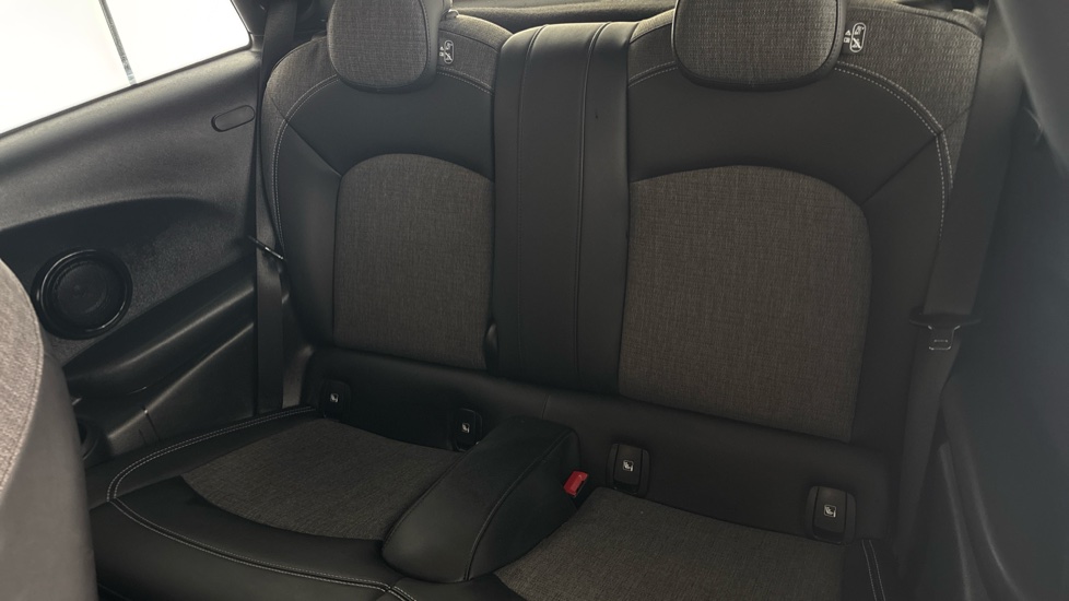 MINI HATCHBACK Image 14