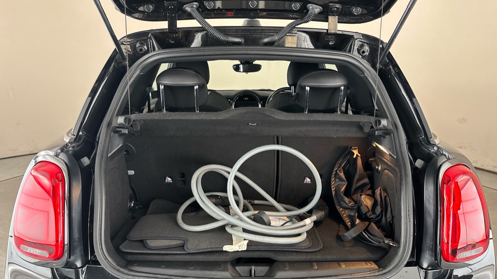 MINI HATCHBACK Image 15