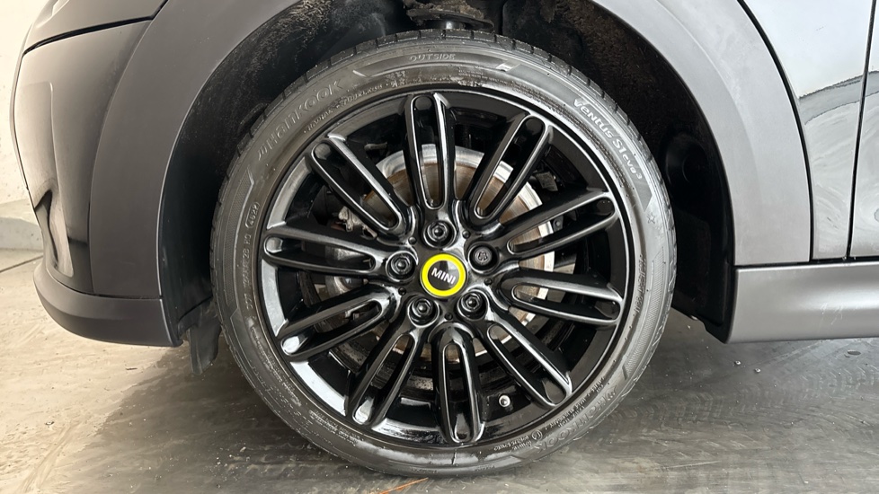 MINI HATCHBACK Image 17