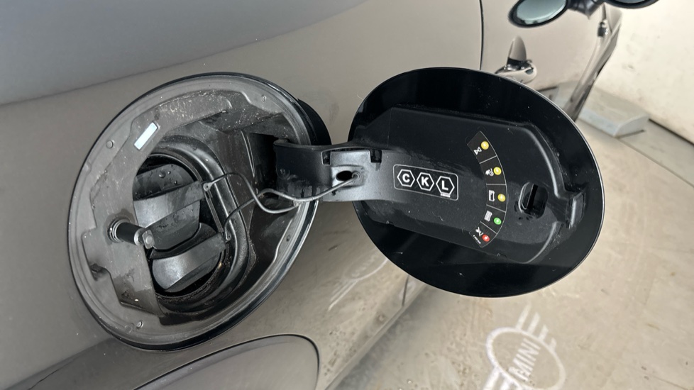 MINI HATCHBACK Image 21