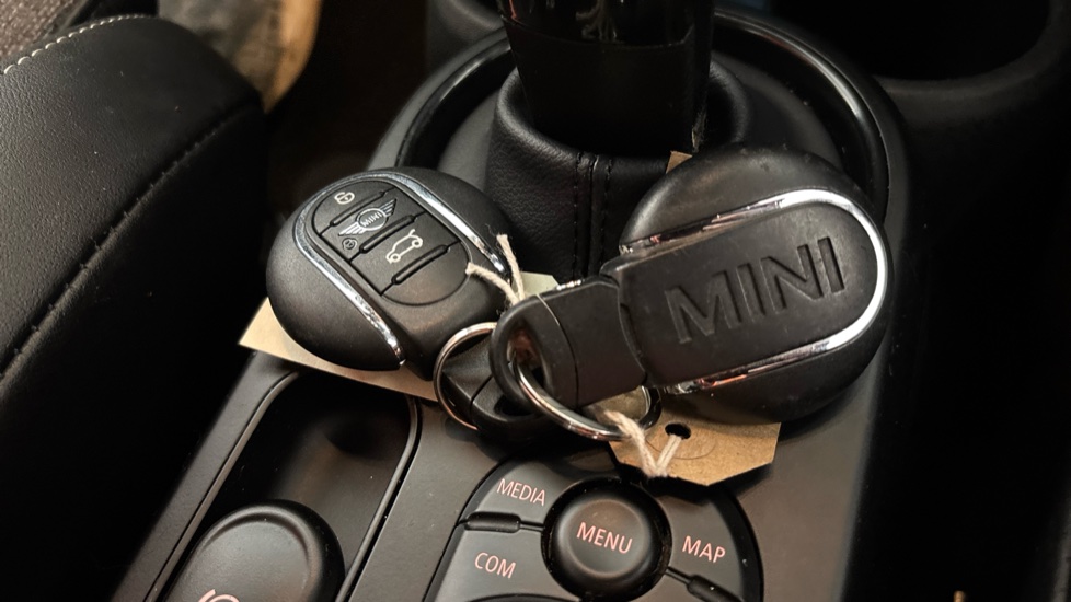 MINI HATCHBACK 2 keys available