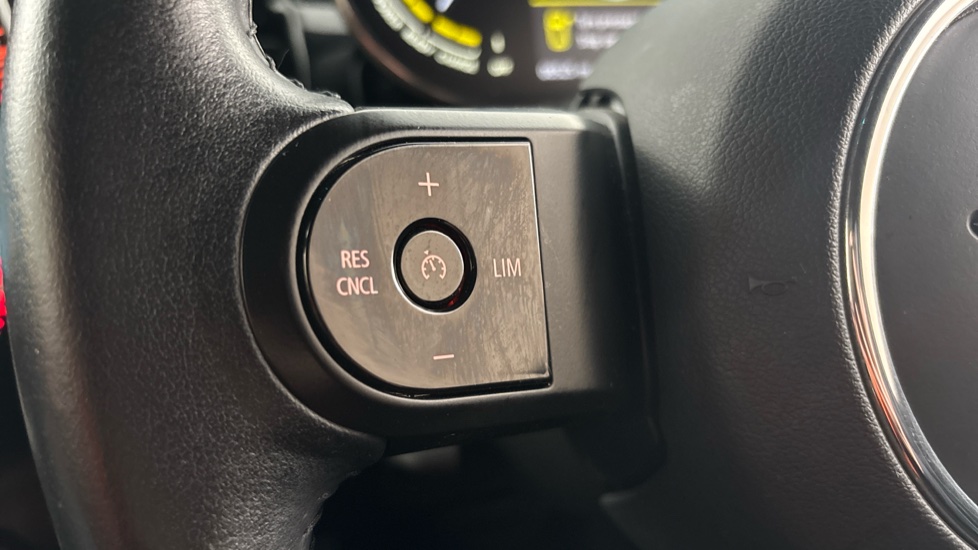 MINI HATCHBACK Cruise control