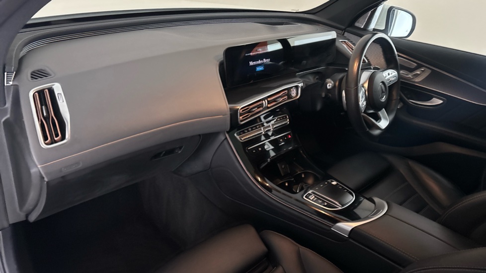 MERCEDES EQC Image 10