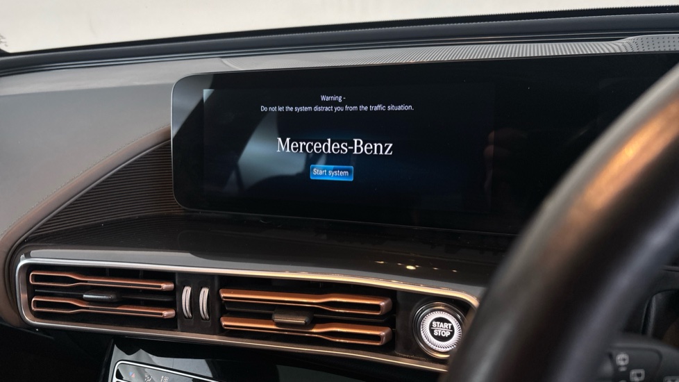 MERCEDES EQC Image 12