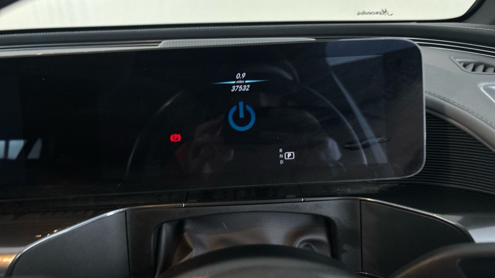 MERCEDES EQC Image 13