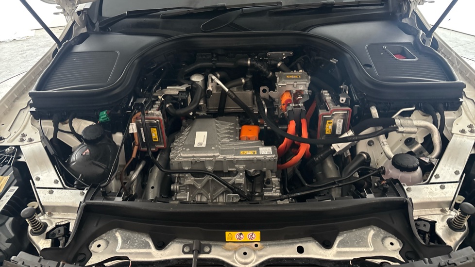 MERCEDES EQC Image 16