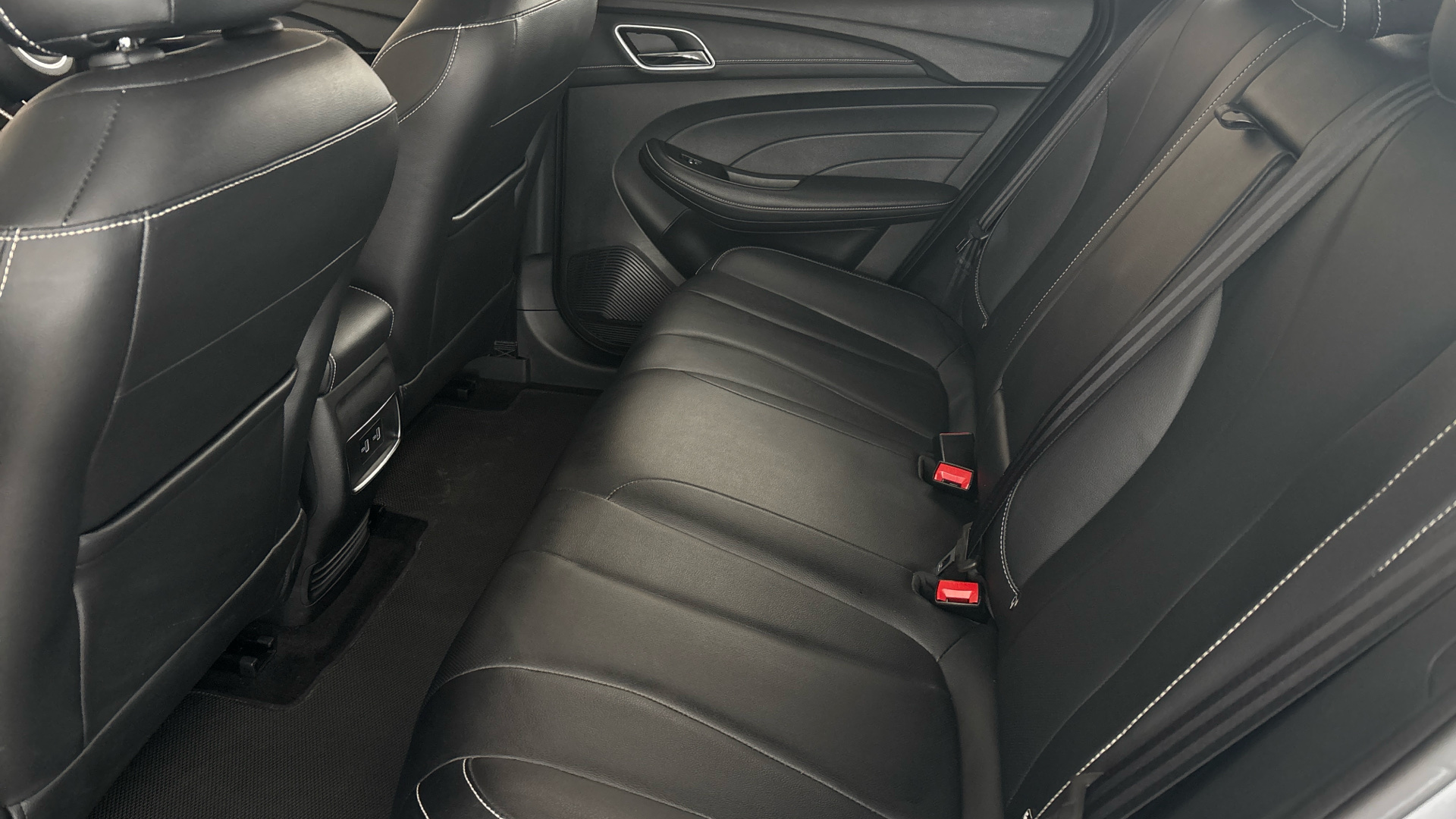 4020728 115kW Exclusive EV 61kWh 5dr Auto