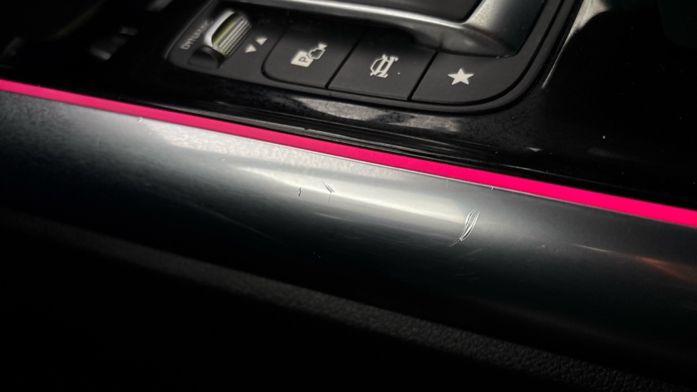 MERCEDES EQA Scratches