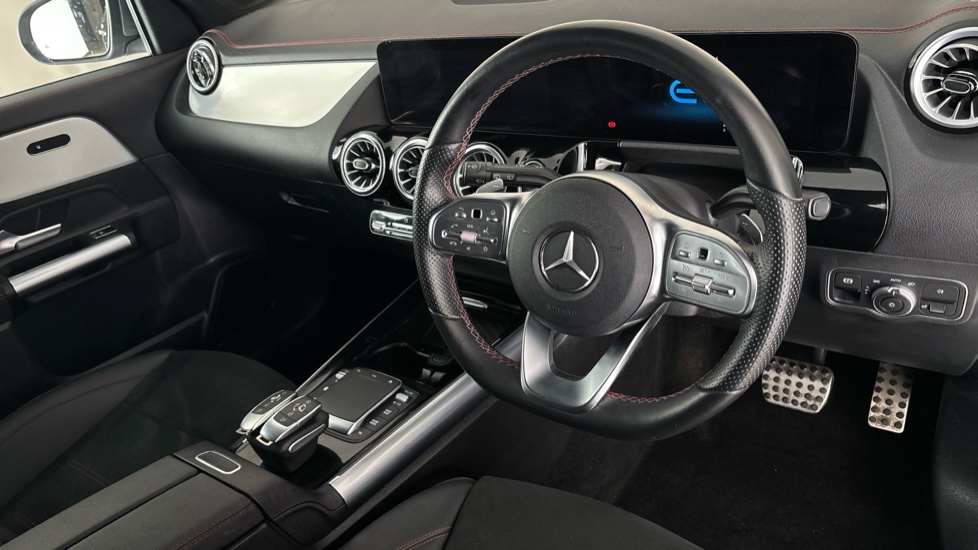 MERCEDES EQA Image 9
