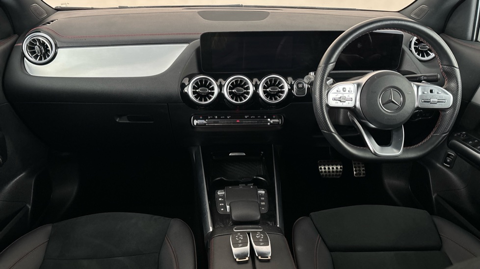 MERCEDES EQA Image 11