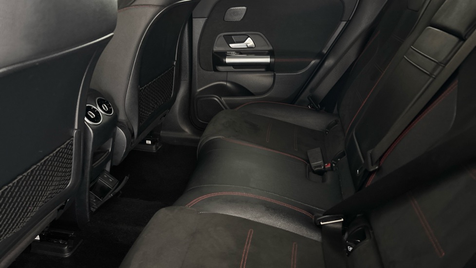 MERCEDES EQA Image 14