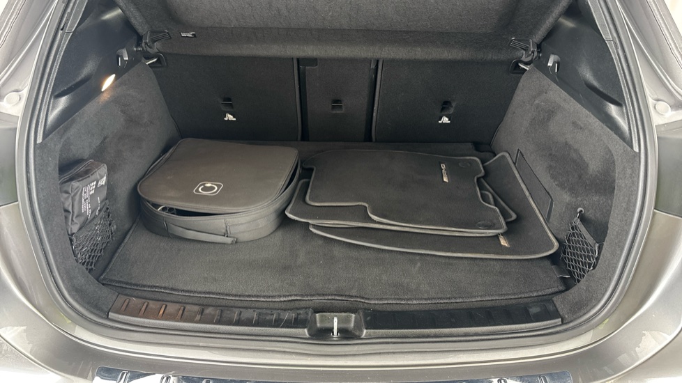 MERCEDES EQA Image 15