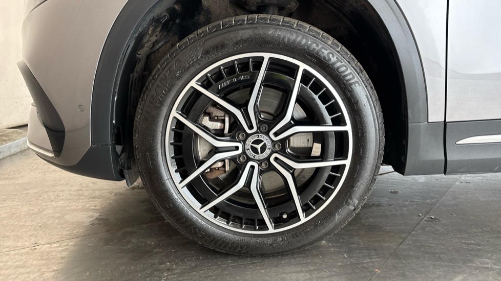 MERCEDES EQA Image 17