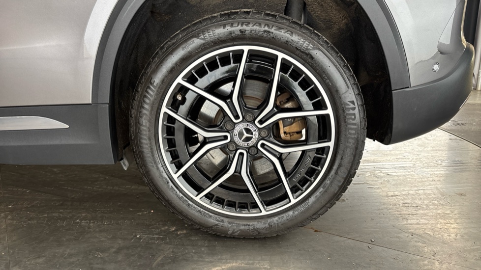 MERCEDES EQA Image 18