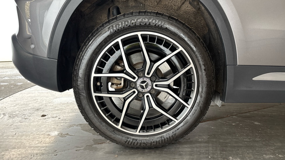 MERCEDES EQA Image 19