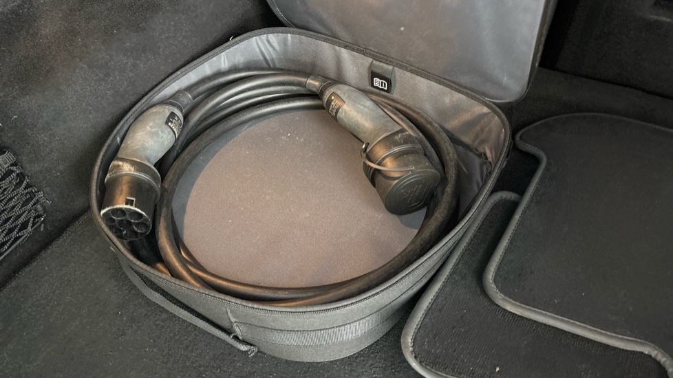 MERCEDES EQA Image 22