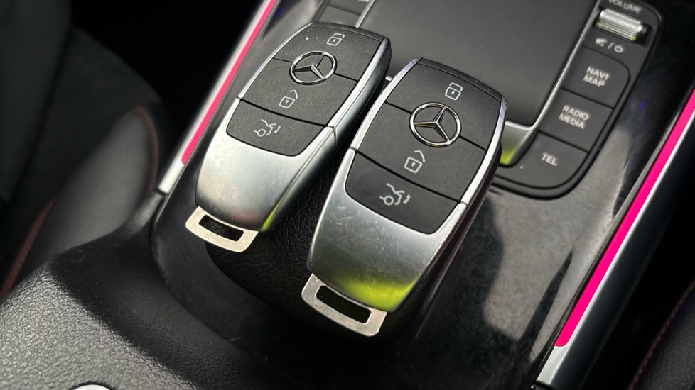 MERCEDES EQA 2 keys