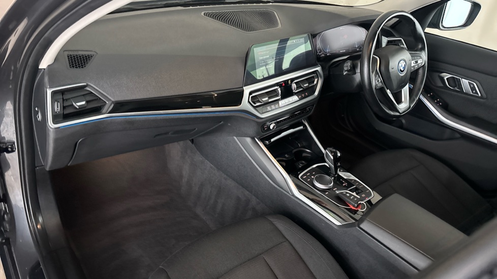 BMW 3 SERIES Image 10