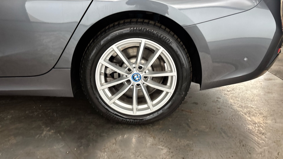 BMW 3 SERIES Image 18