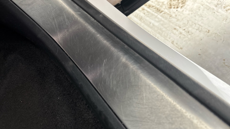 LAND ROVER RANGE ROVER SPORT all kickplates scratched