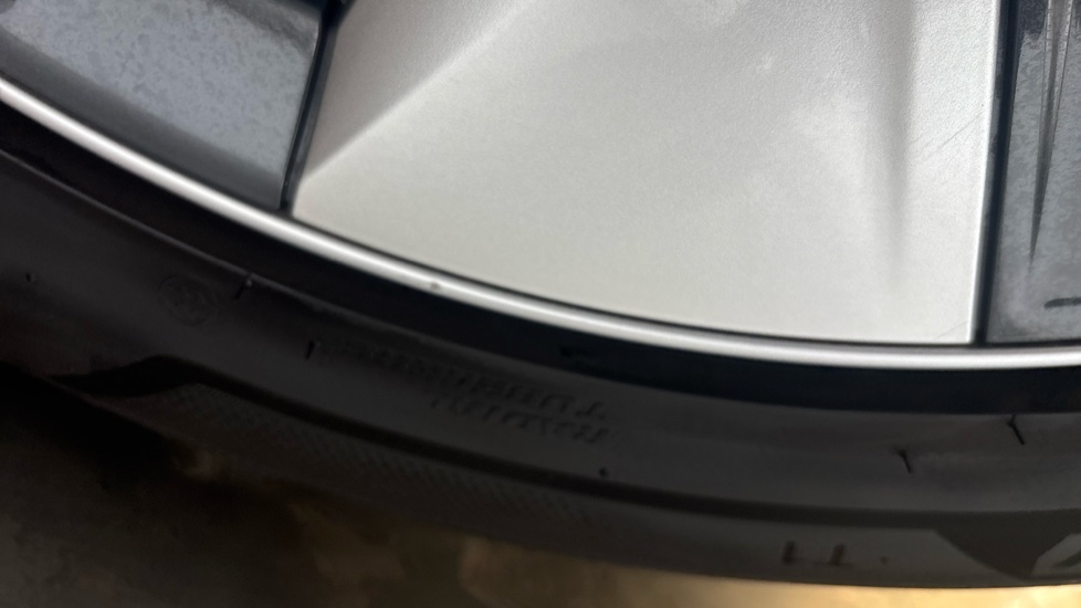 TESLA MODEL Y scuff