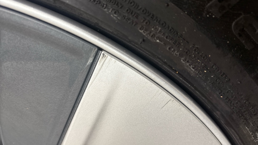 TESLA MODEL Y scratches