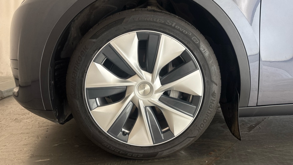 TESLA MODEL Y Image 17