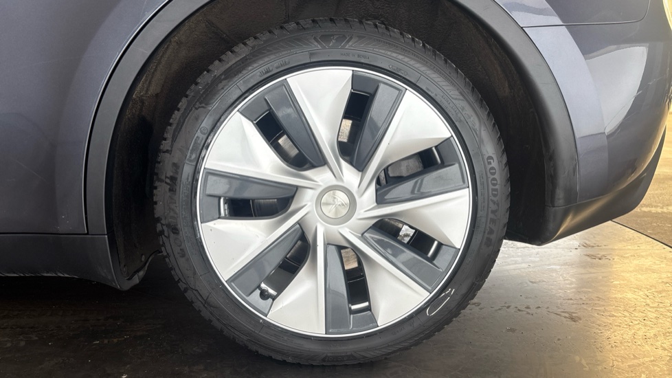 TESLA MODEL Y Image 18