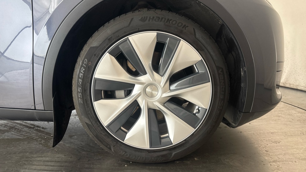 TESLA MODEL Y Image 20
