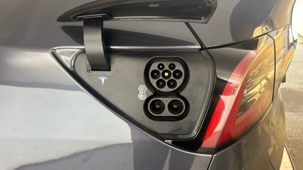 TESLA MODEL Y Image 21