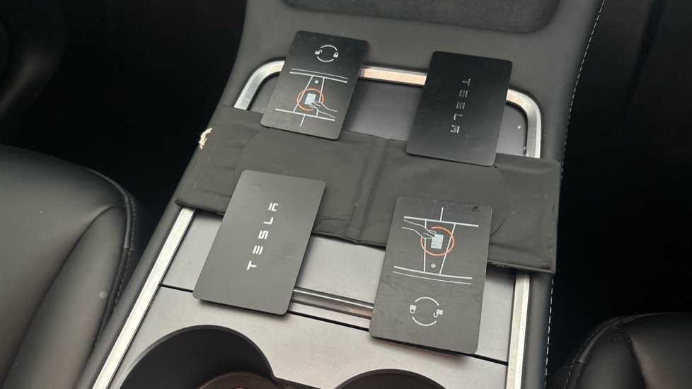 TESLA MODEL Y 4 keys available