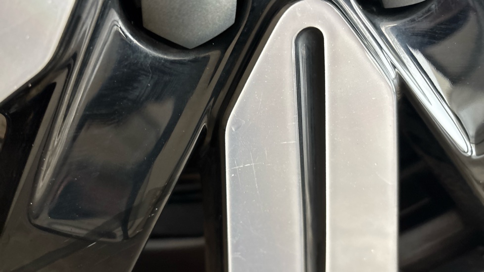 VOLVO XC40 scratches