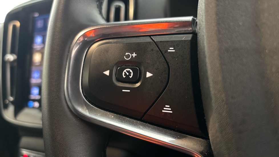VOLVO XC40 Cruise control