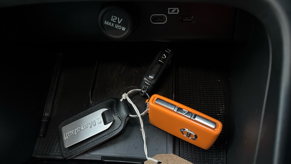 VOLVO XC40 2 keys available