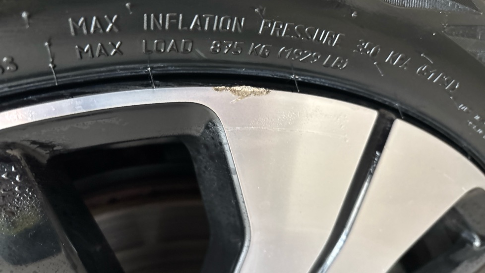 VOLVO XC40 scuff