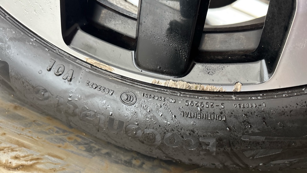 VOLVO XC40 scuff