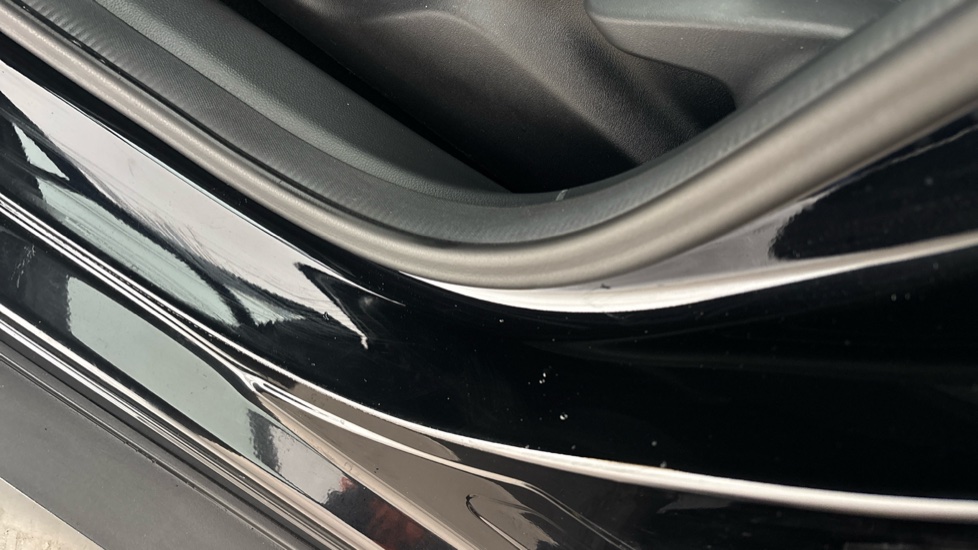MG MG4 scratches