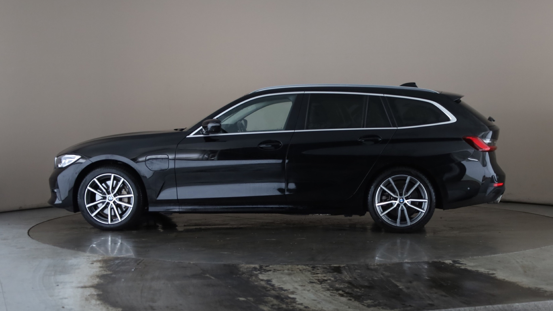 4020640 330e Sport Pro 5dr Step Auto