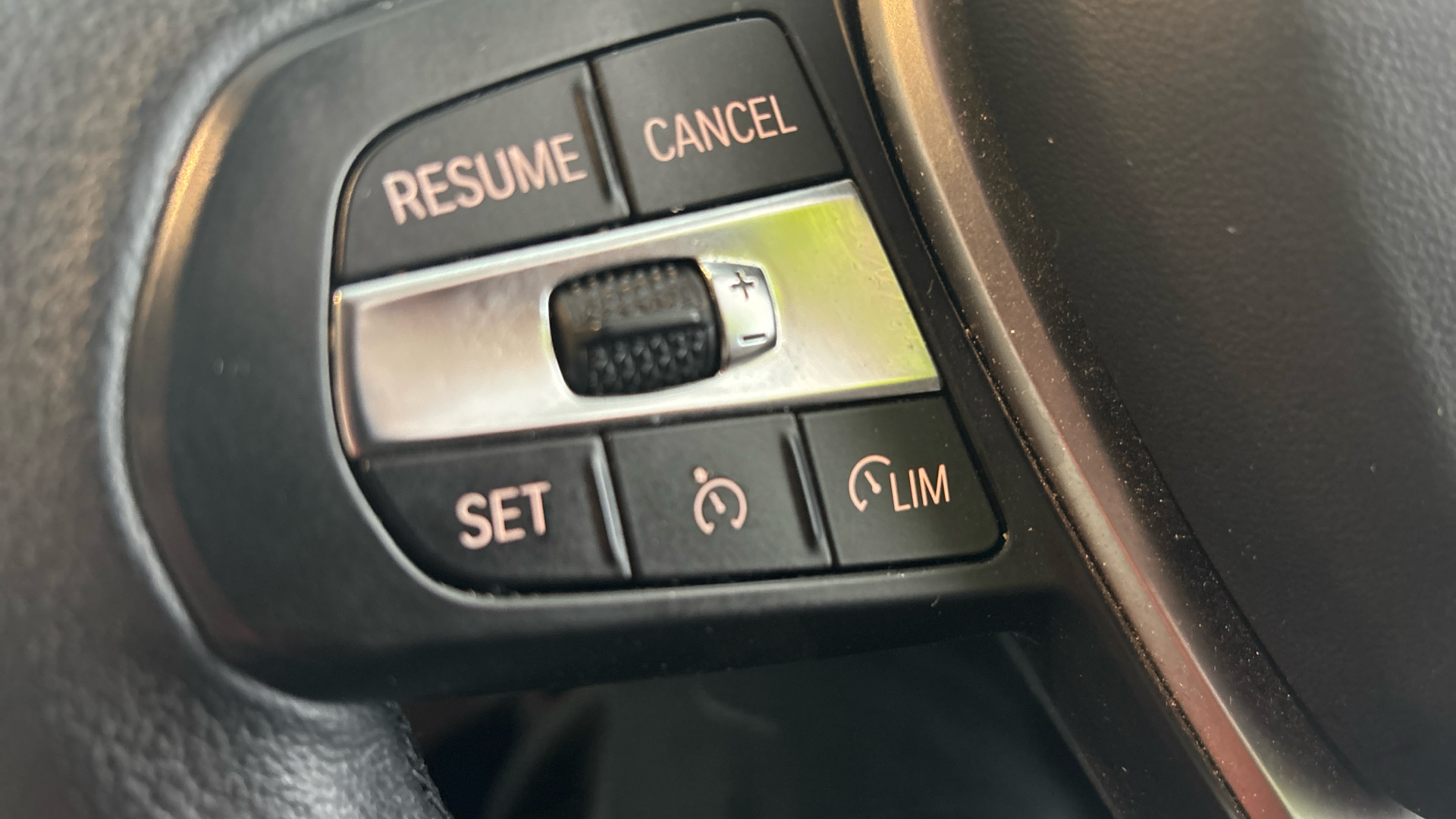 4020640 330e Sport Pro 5dr Step Auto