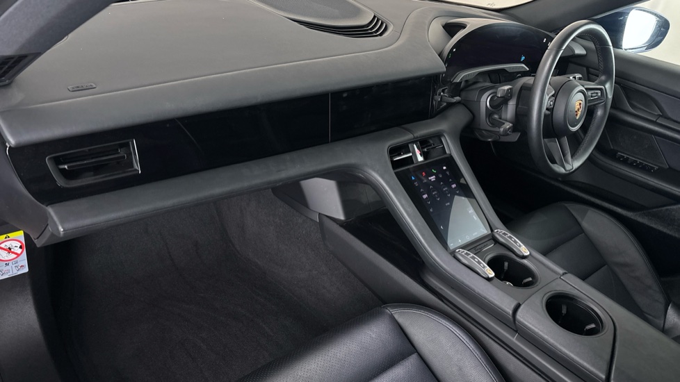 PORSCHE TAYCAN Image 10