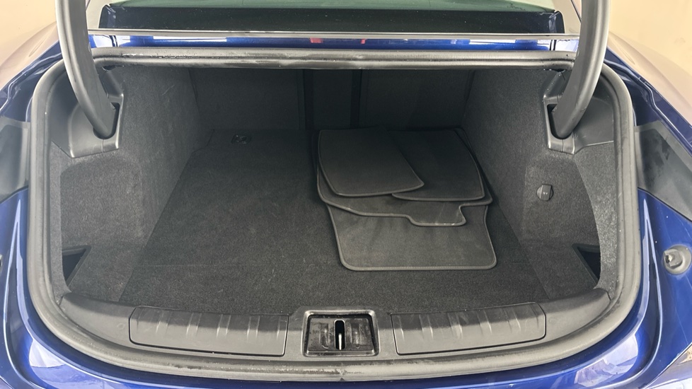 PORSCHE TAYCAN Image 15