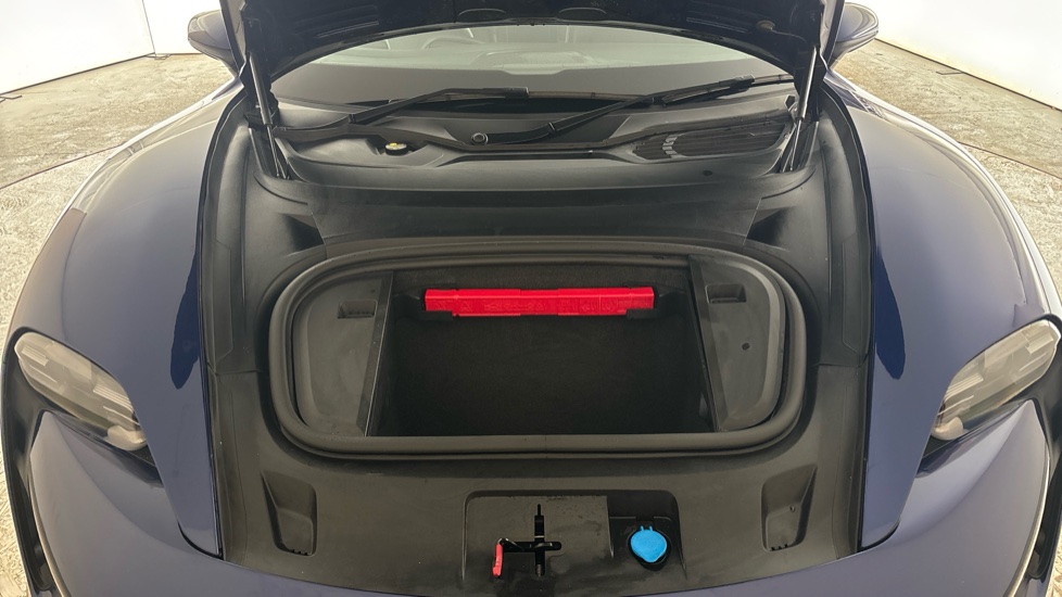 PORSCHE TAYCAN Image 16