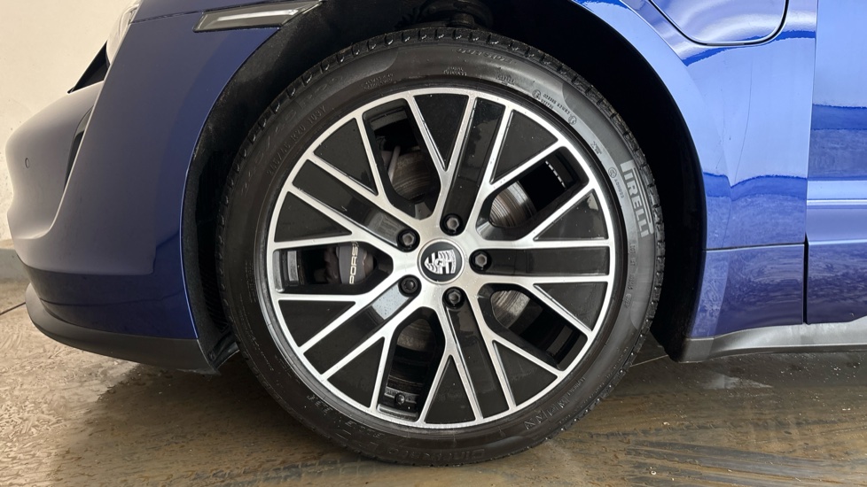 PORSCHE TAYCAN Image 17