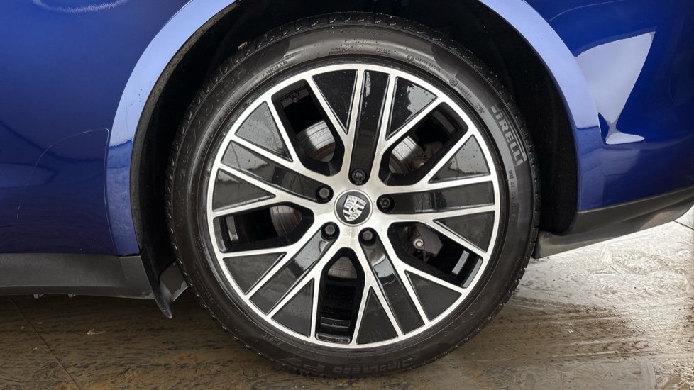 PORSCHE TAYCAN Image 18