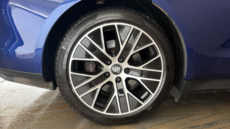 PORSCHE TAYCAN Image 19