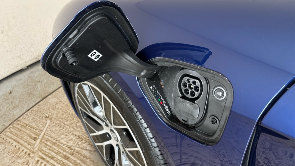 PORSCHE TAYCAN Image 21